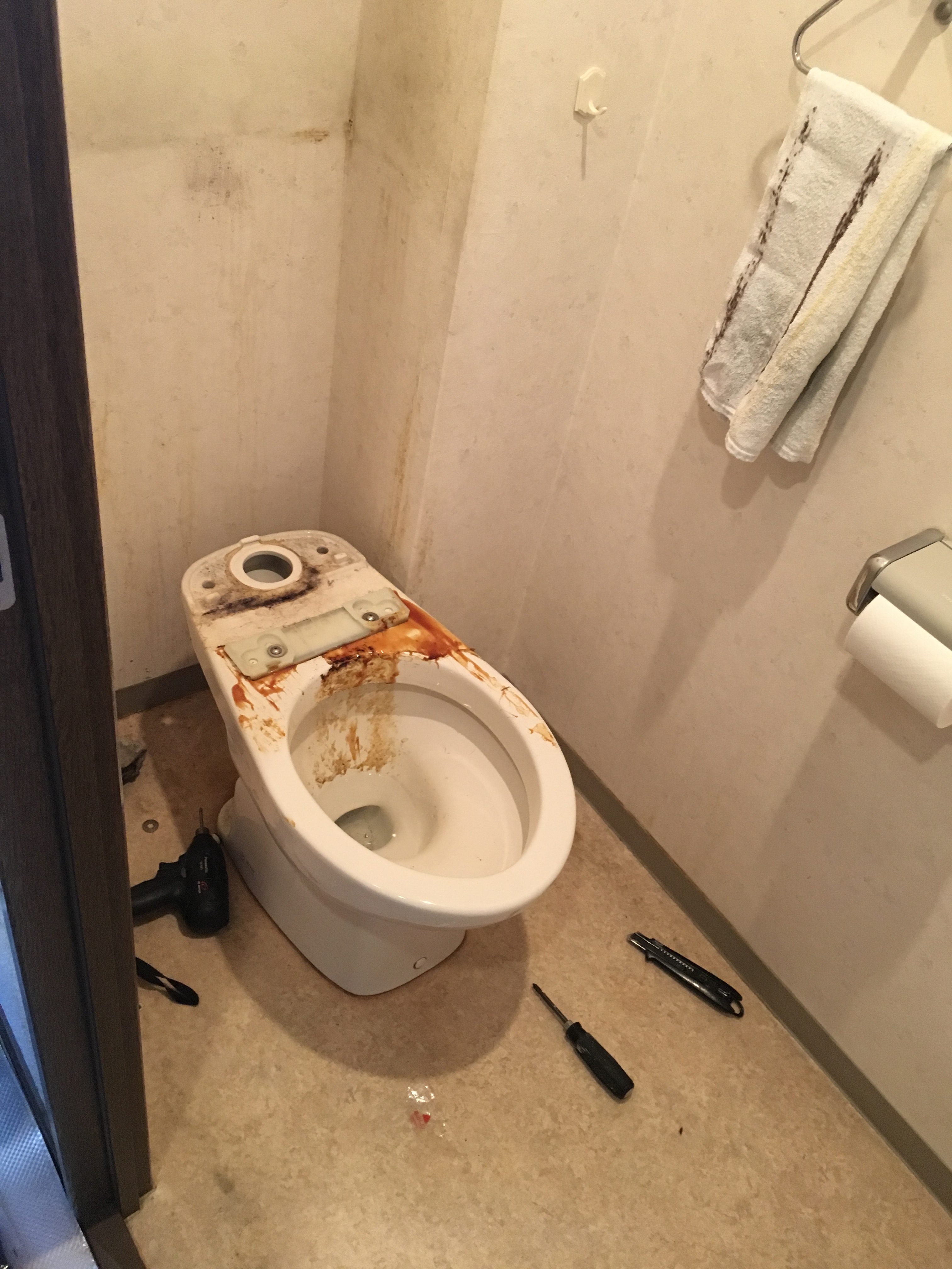 姫路市 マンショントイレから茶色のオイルが漏れてリフォーム 株式会社オレンジナイト（ORANGE KNIGHT）