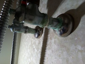 止水栓から漏れ