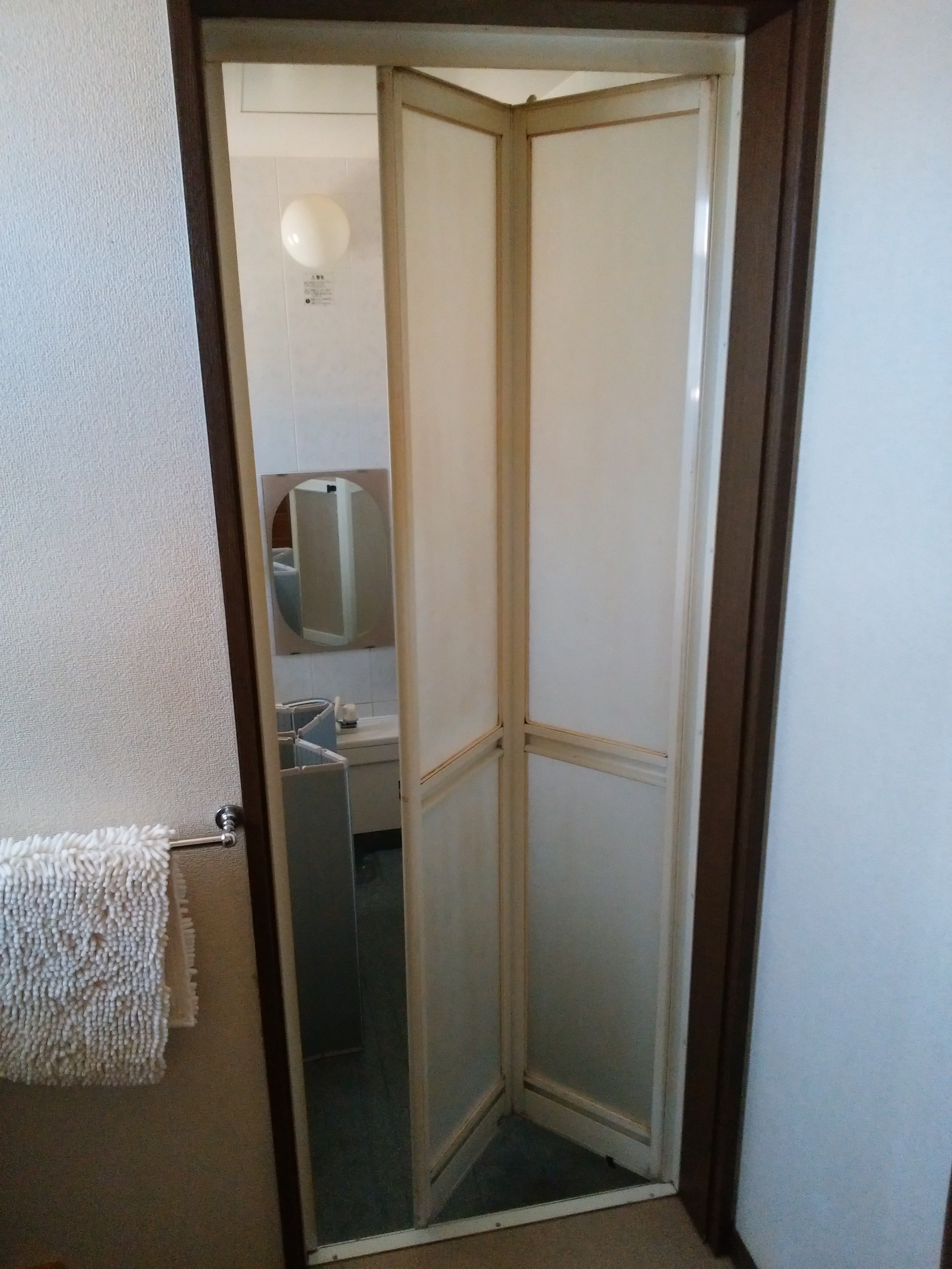 姫路市 お風呂のドアがグラグラしてたので取替 株式会社オレンジナイト（ORANGE KNIGHT）