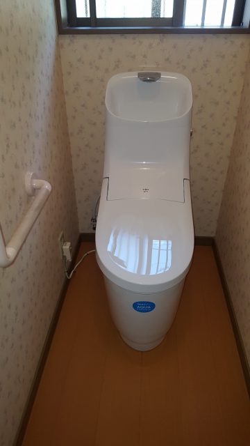 岡山県備前市　トイレの色をホワイトからピンクへ