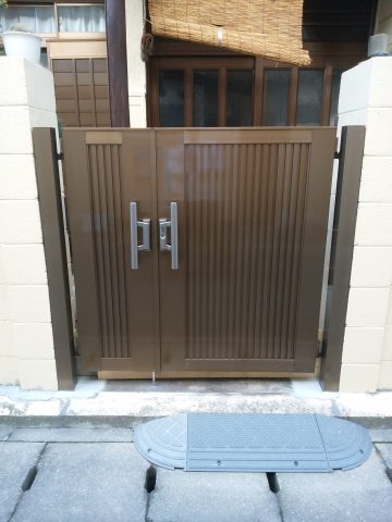 姫路市　玄関門扉の取替工事