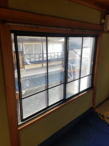 古い鉄製窓