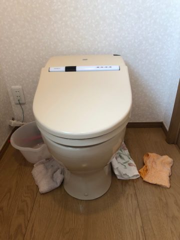 トイレ水漏れ　交換