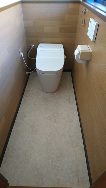 赤穂市　トイレ取替と床のCFを貼替