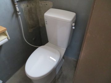 たつの市　工場トイレを和から洋に