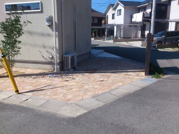 赤穂市　庭に草が生えないようにする