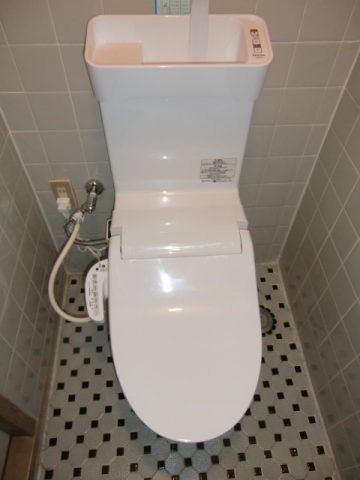上郡町　手洗器付のタンクレストイレ