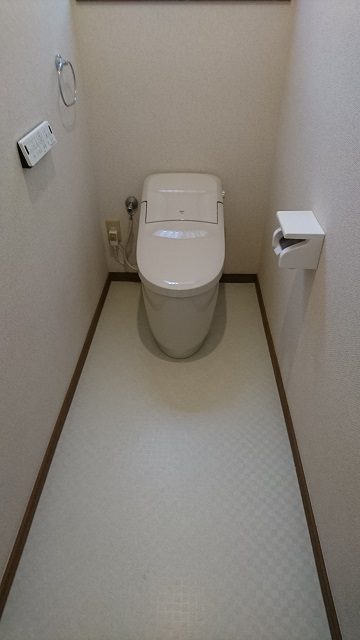 上郡町　トイレを取替える