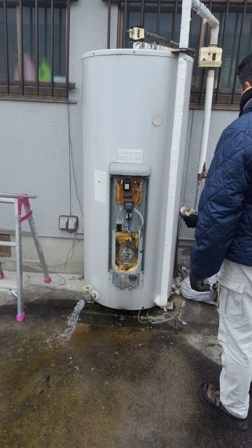 電気温水器取替