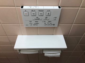 TOTOトイレの壁リモコンと紙巻き器