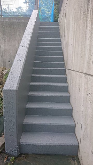赤穂市　コンクリート階段の塗装工事