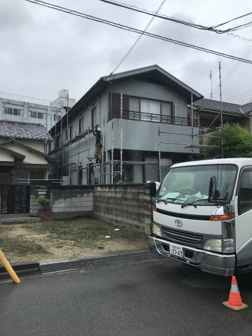 外壁塗装まずは足場組から