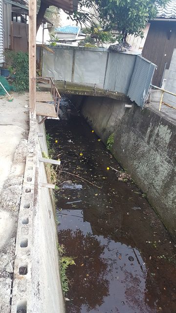 赤穂市　用水路の床板撤去