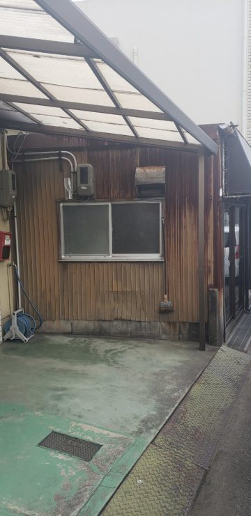 姫路市　トタンから焼き板に張り替え