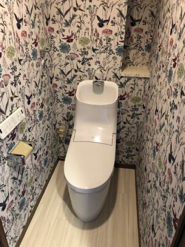 姫路市　おしゃれな壁紙のトイレ