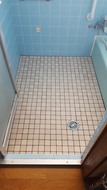 赤穂市　浴室の床を貼り替えて暖かくして！