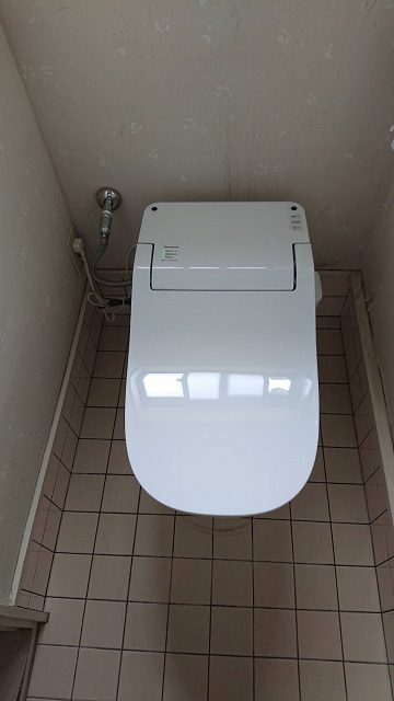 赤穂市　トイレの取替（１階及び２階）