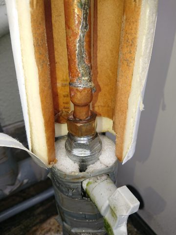 姫路市　給湯器配管の漏水