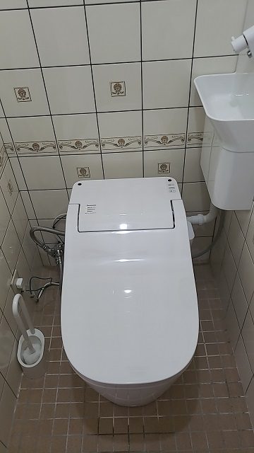 座りやすいトイレに！施工後