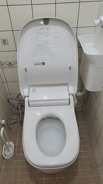 座りやすいトイレに！施工後