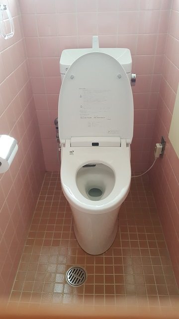 長い間使用したトイレを交換！施工後