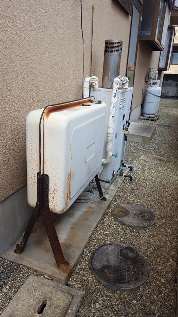 石油給湯機の取替！施工前