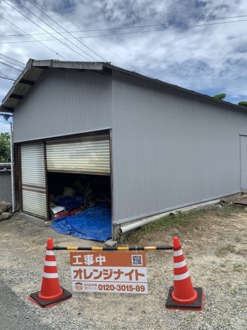 太子町　倉庫の波板トタン壁の塗装工事