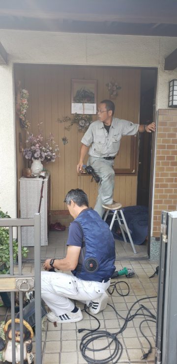 既設レール解体中