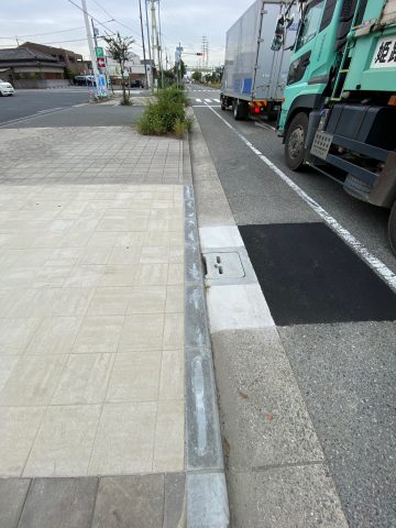 歩道の切り下げ