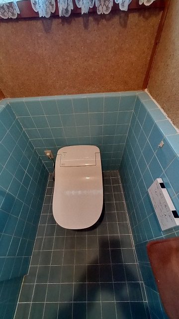 トイレ取替　施工中