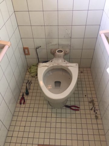 トイレの取替　施工中