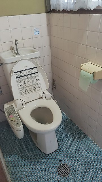 トイレの改修　施工前