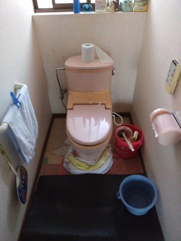 トイレの取替　施工中
