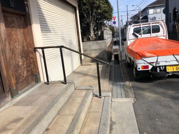 姫路市　玄関に手すりがほしい