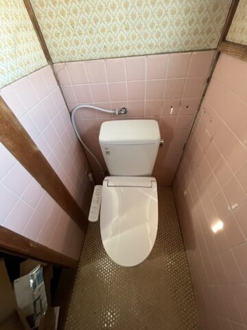 姫路市　隅付きタンクのトイレ交換