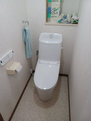 姫路市　シャワー便座から水が漏れていたので一体型便器に取替えました