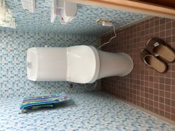 姫路市　トイレの雰囲気を変えるクロスの貼り替え