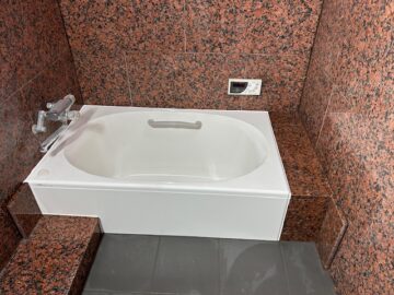 姫路市　豪華な石貼りの浴室のリフォーム工事