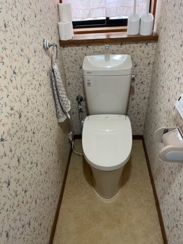 姫路市　トイレとｼｬﾜｰ便座の交換工事