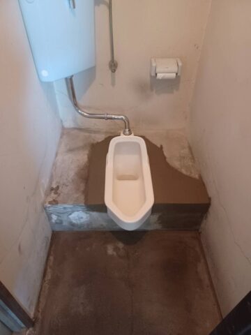 姫路市　工場の和式トイレ取替工事