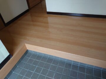 姫路市　玄関・廊下の床上張り工事