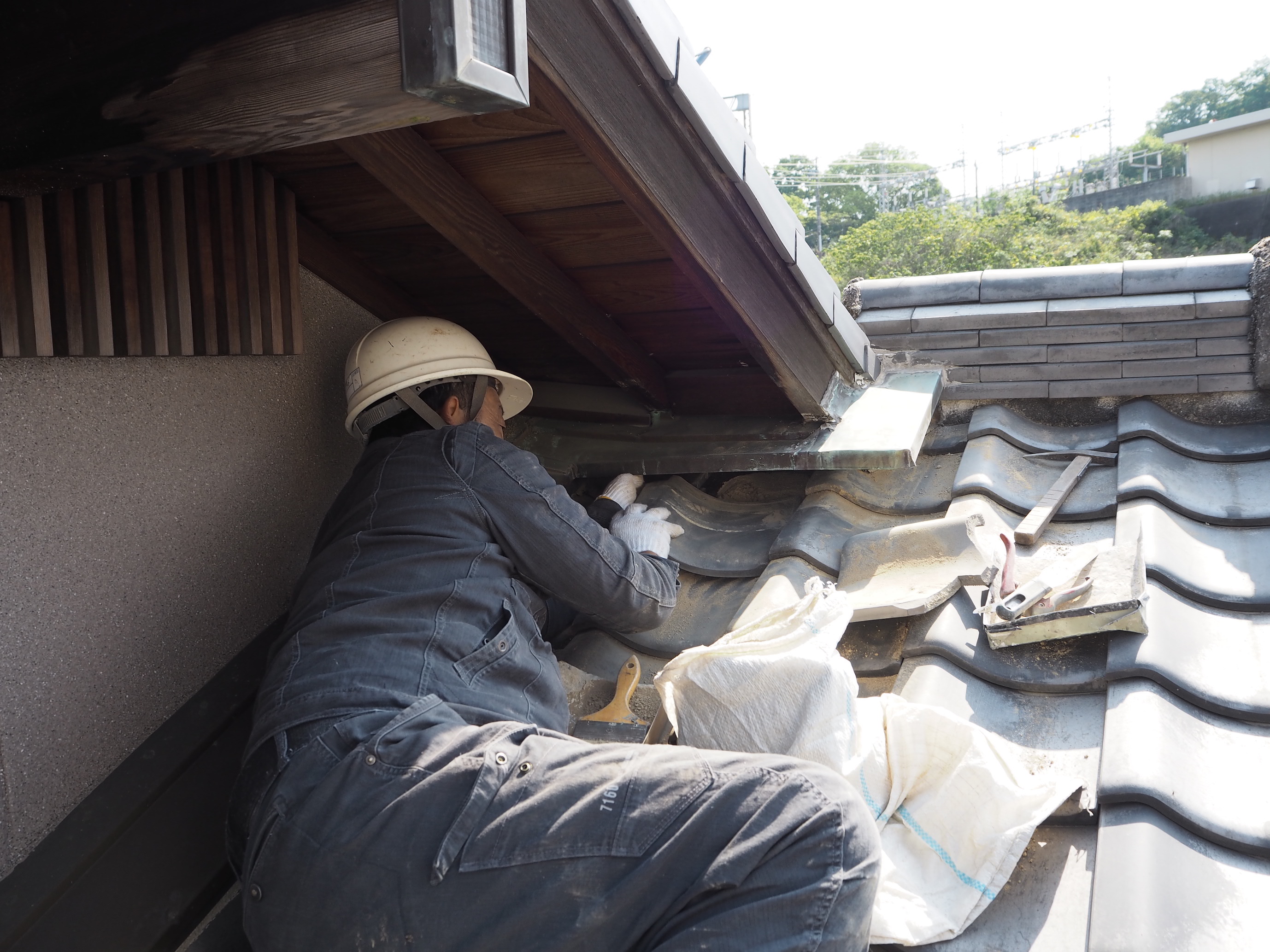 台風や長引く雨での雨漏り点検、お気軽にお問合せください！オレンジナイトでは、屋根の上の見えないところは写真でご覧いただいています。